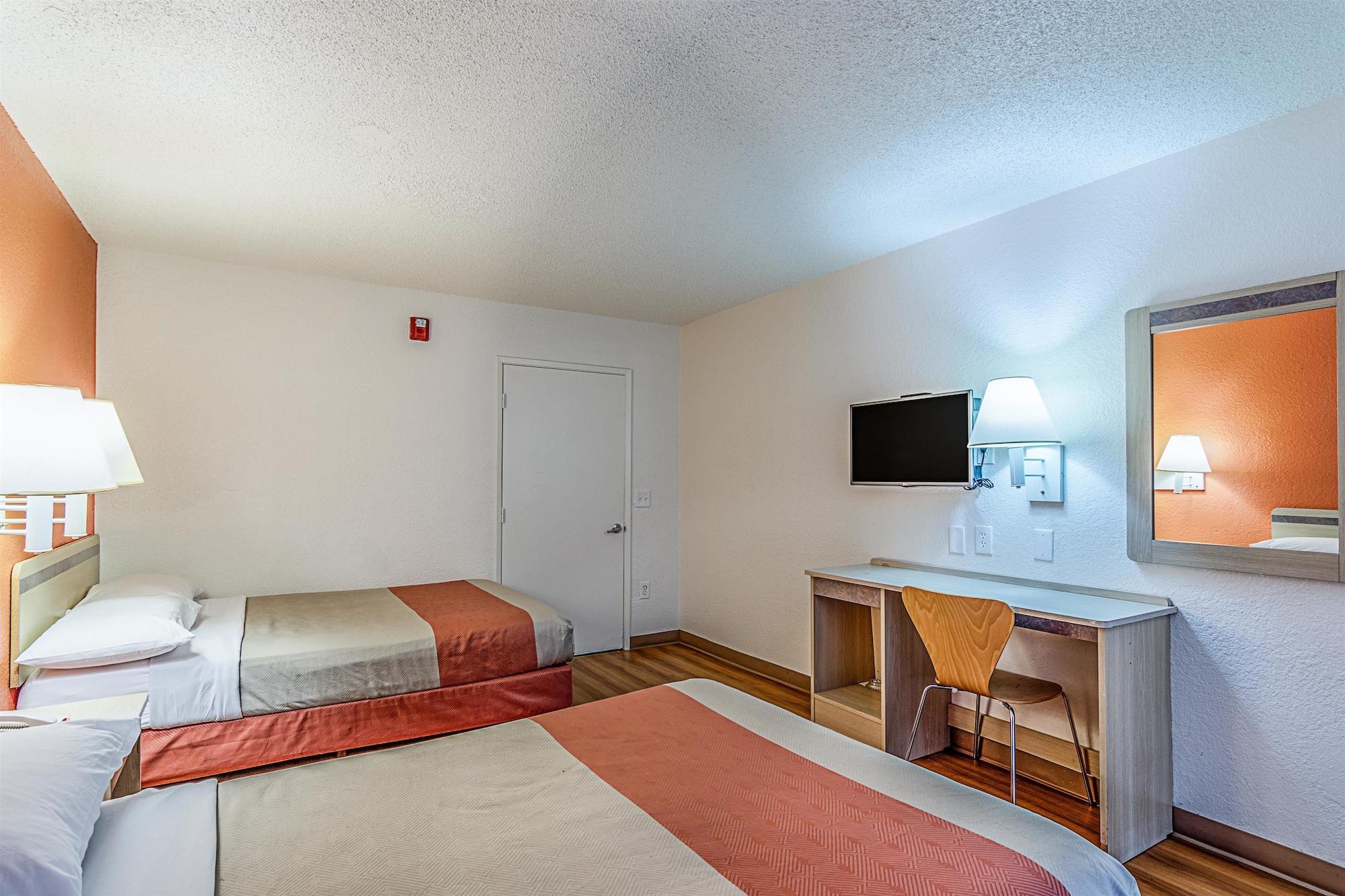 Hotel 6-modesto, Ca 3*